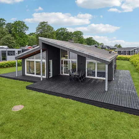 Дом отдыха 4 Bedroom In *